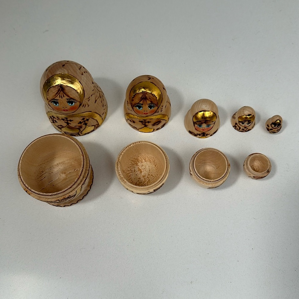 Beautiful 5 Piece Russian Nesting Dolls - Picture 4 of 6